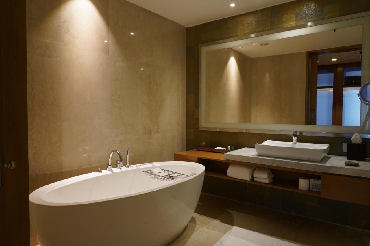 Marriott Executive Apartments Hyderabad Exterior photo