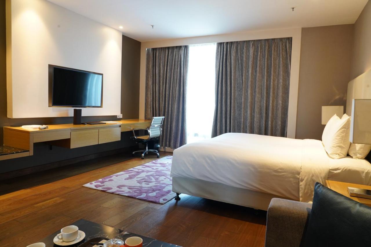 Marriott Executive Apartments Hyderabad Exterior photo